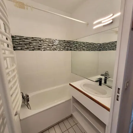 Apartment Le Cocon De Flo, Face A La Au Couchant